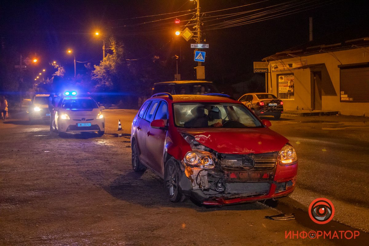 Столкнулись Ford и Volkswagen