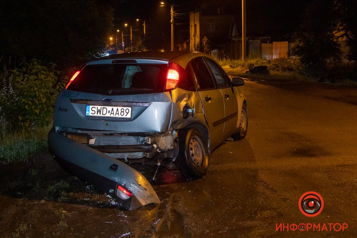 Ford пересекал перекресток по Образцова со стороны Калиновой