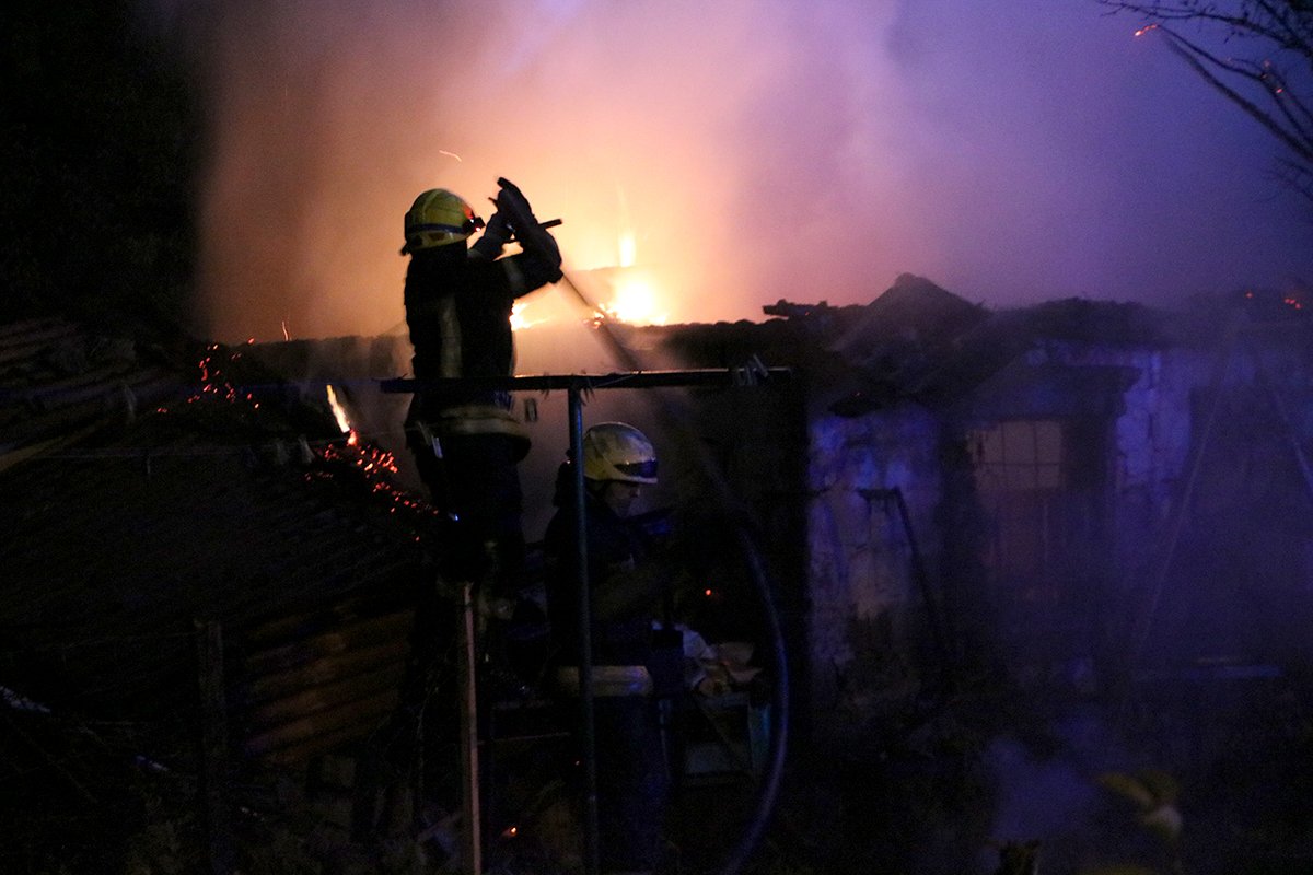 Горел одноэтажный гараж Горел одноэтажный гараж