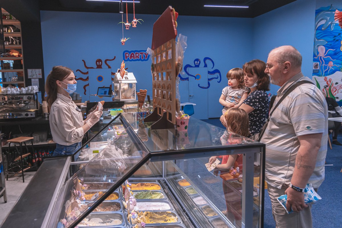 И всем мороженого!