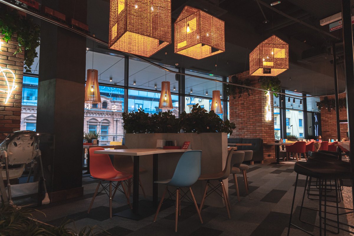 Пообедать тут тоже можно