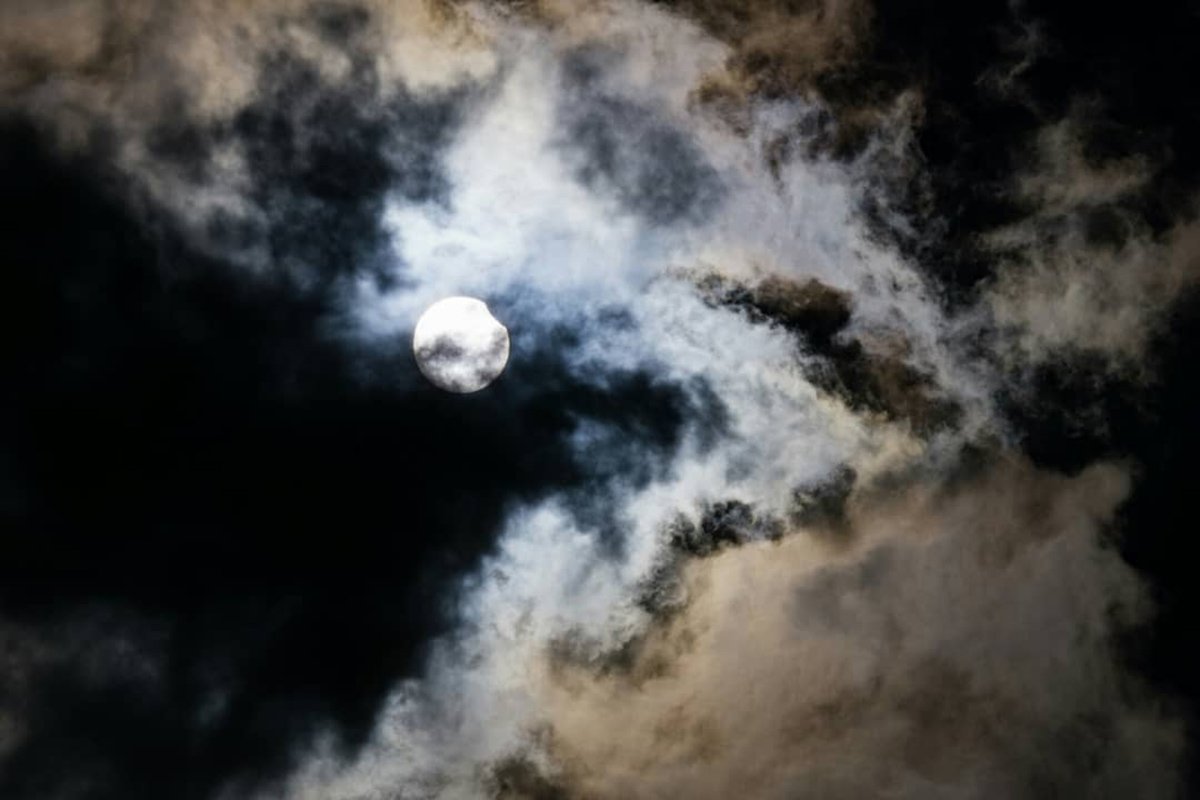 В Днепре наблюдалось солнечное затмение В Днепре наблюдалось солнечное затмение