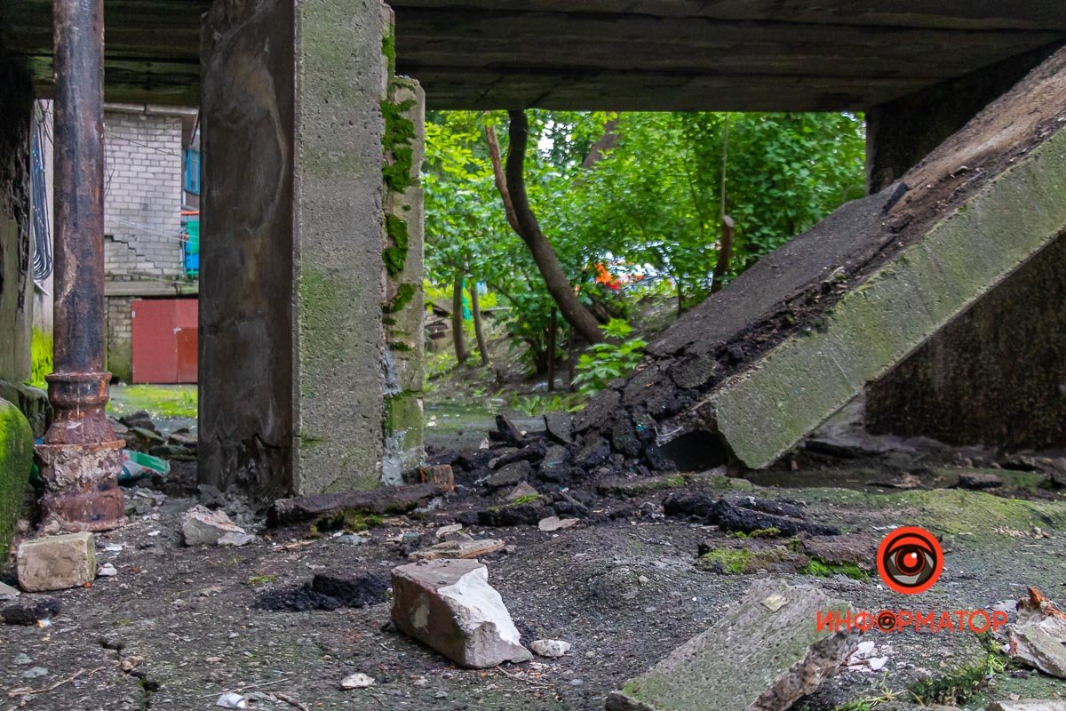 По словам жителей, конструкция длительное время находилась в аварийном состоянии По словам жителей, конструкция длительное время находилась в аварийном состоянии