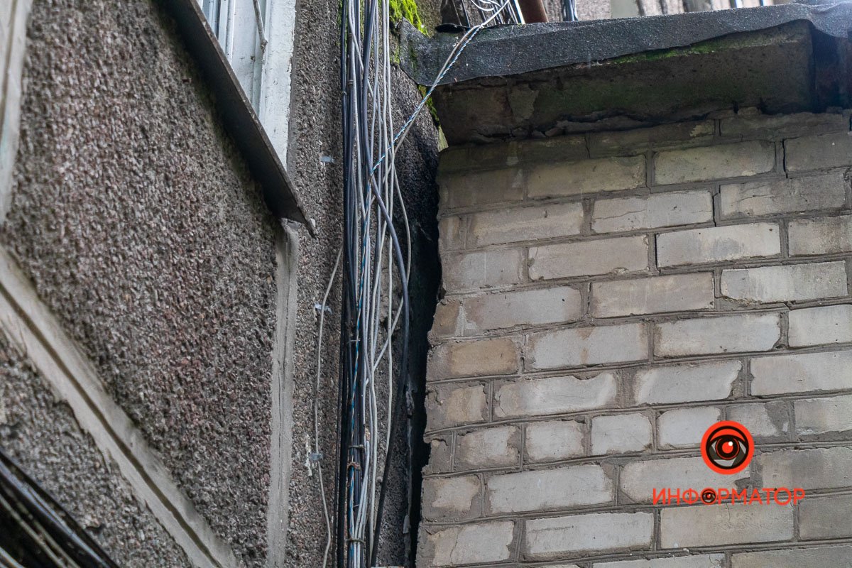 Жители побаиваются, что подъезд тоже может обвалиться Жители побаиваются, что подъезд тоже может обвалиться