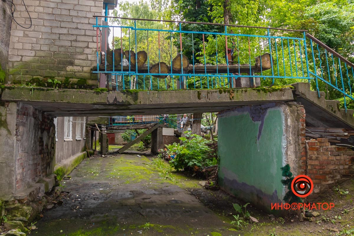 Лавочки возле соседнего подъезда  Лавочки возле соседнего подъезда