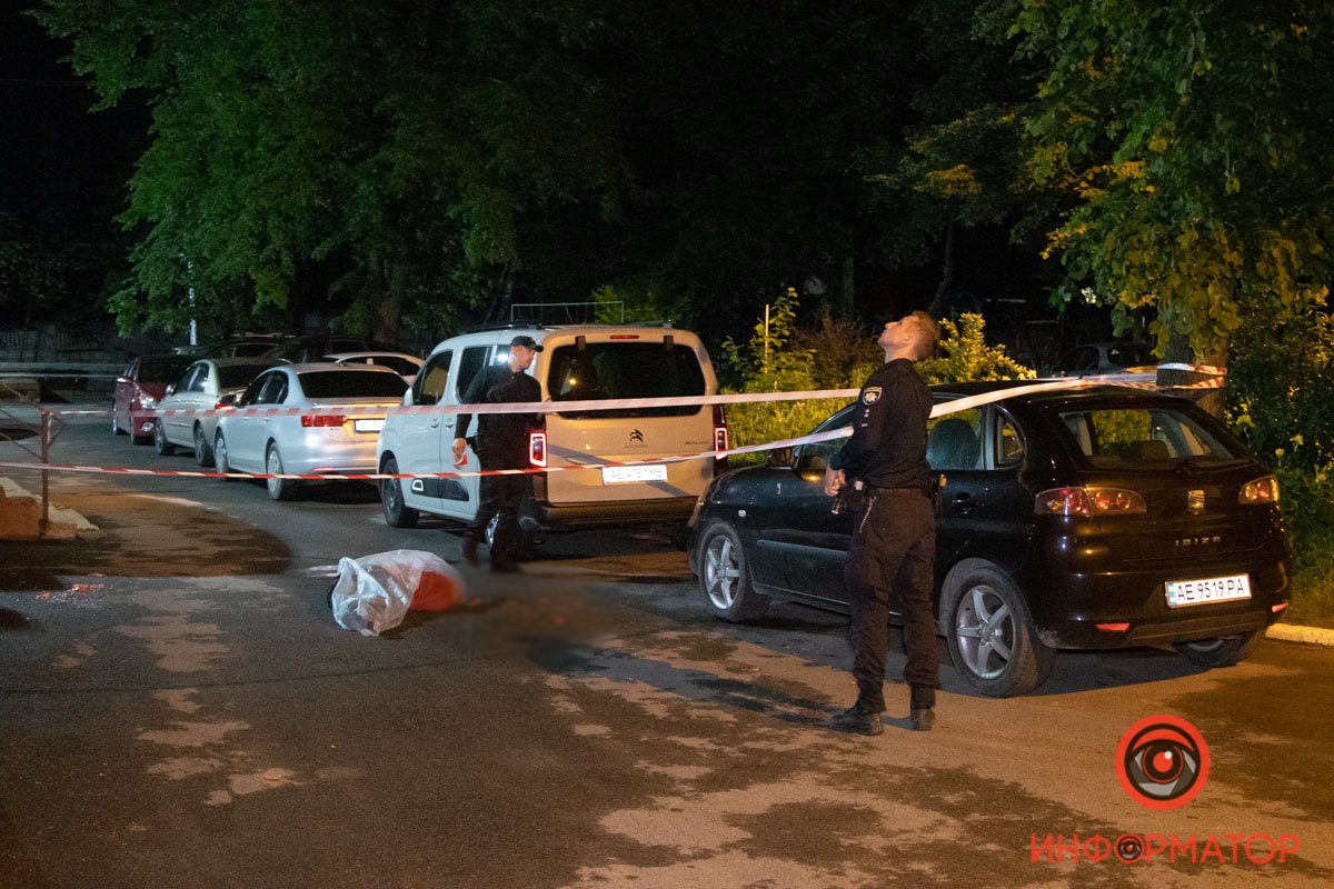 Тело нашли во дворе около 23:20 Тело нашли во дворе около 23:20