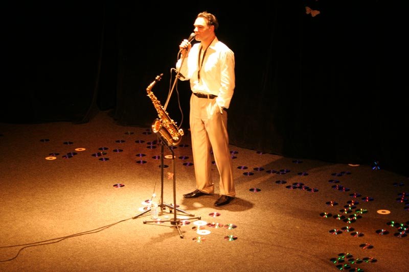 Концерт "Один в каноэ", производство кофе и футбол: куда пойти на выходных в Днепре 8