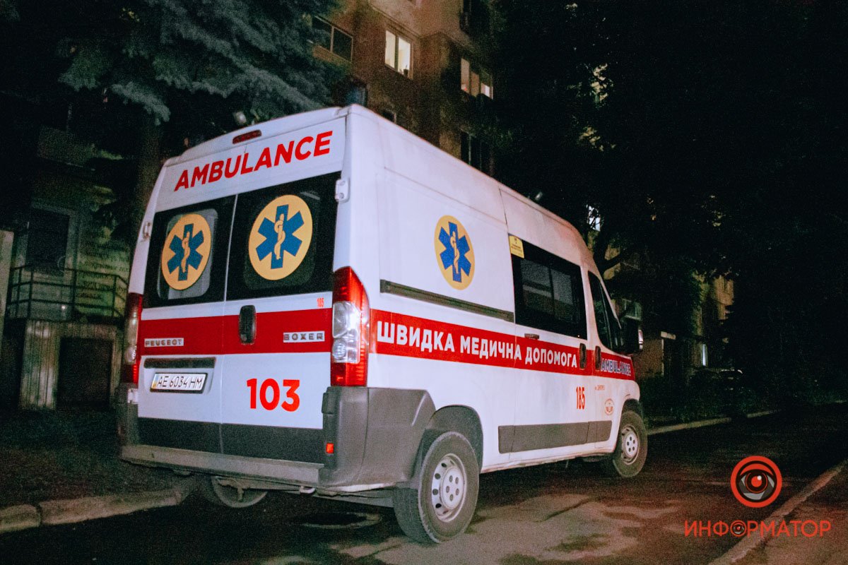 Мужчина повесился между этажами на электрическом проводе