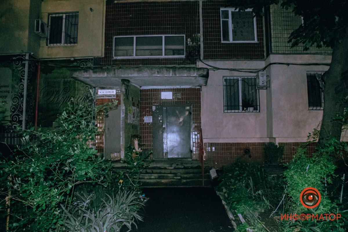 На бульваре Славы повесился мужчина