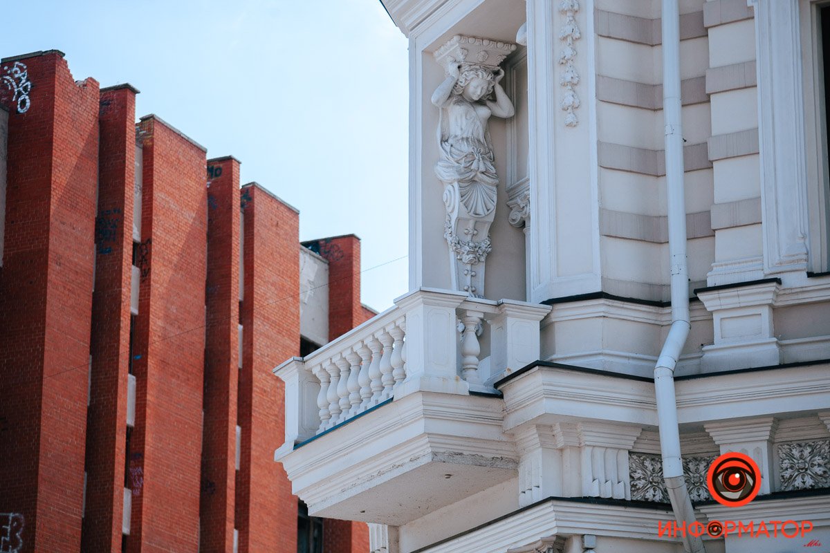 Помпезно Помпезно