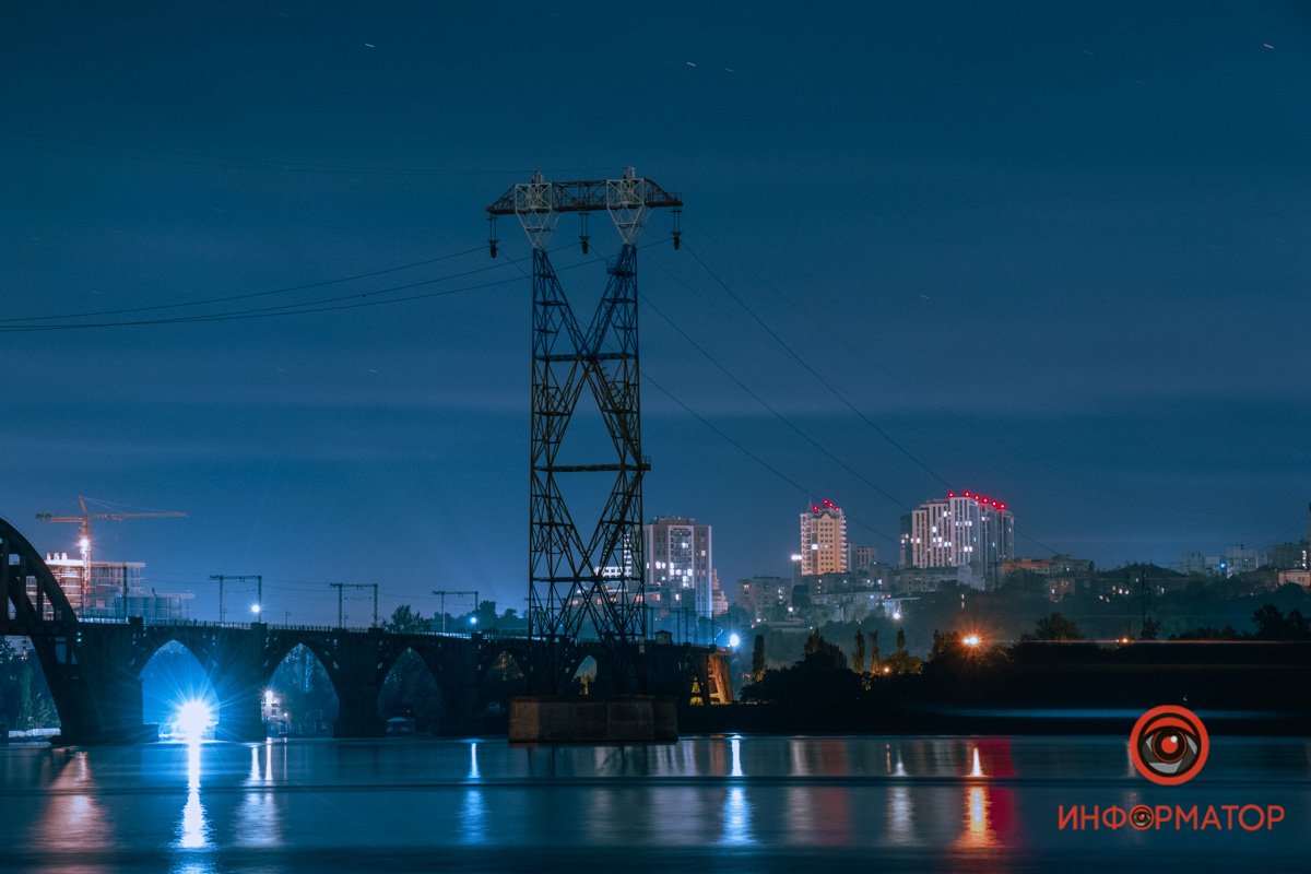 В городе блуждает ночь