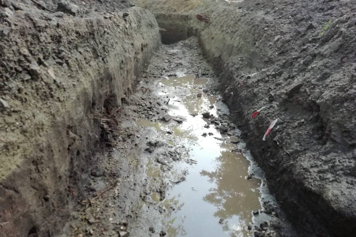 Вырыли траншеи для коммуникаций