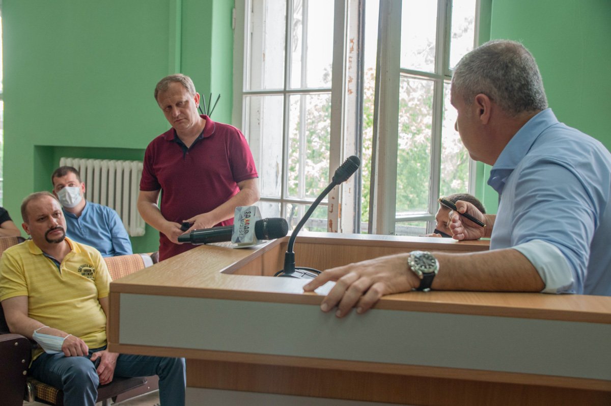 Предприниматели также пожаловались на некорректное поведение чиновников КП «Благоустройство» Предприниматели также пожаловались на некорректное поведение чиновников КП «Благоустройство»