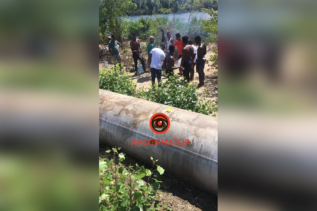 В Днепре на Мануйловском пляже 12 иностранцев убивали и сжигали коз 2