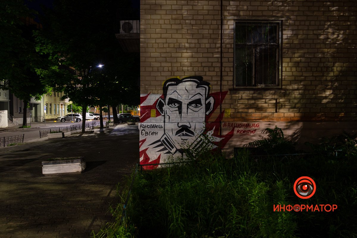 В переулке Коновальца нарисовали граффити командира Сечевых Стрельцов В переулке Коновальца нарисовали граффити командира Сечевых Стрельцов
