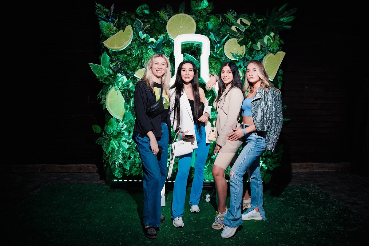 Взрослые и дети с восторгом проводили свой досуг и, конечно же, делали фото на память о ярких июньских выходных Взрослые и дети с восторгом проводили свой досуг и, конечно же, делали фото на память о ярких июньских выходных