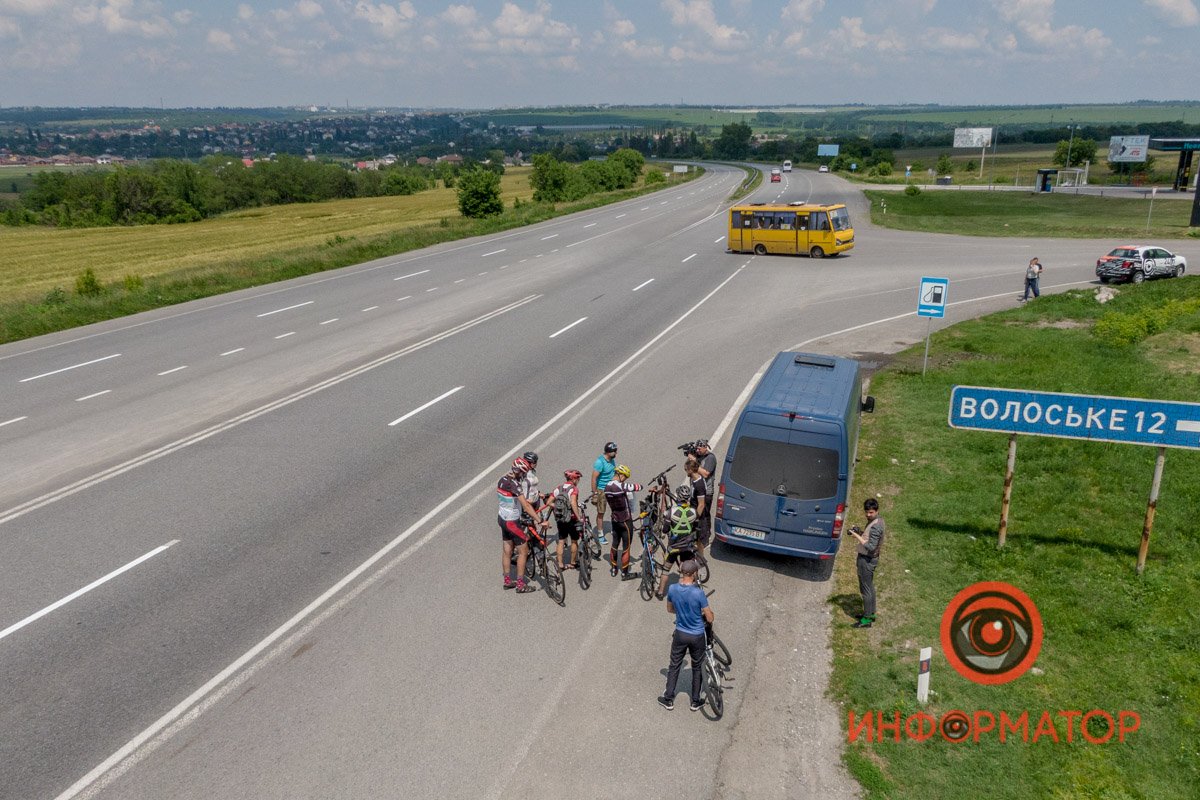 Велосипедисты Днепра встретили фронтмена группы "СКАЙ"