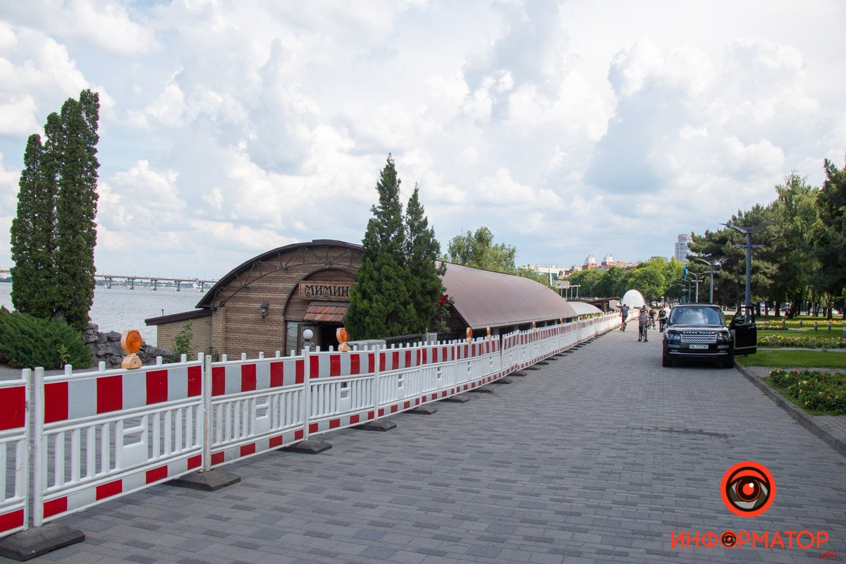 В Днепре от "Поплавка" до Воскресенской перекрыли Набережную Сичеславскую: что произошло 12