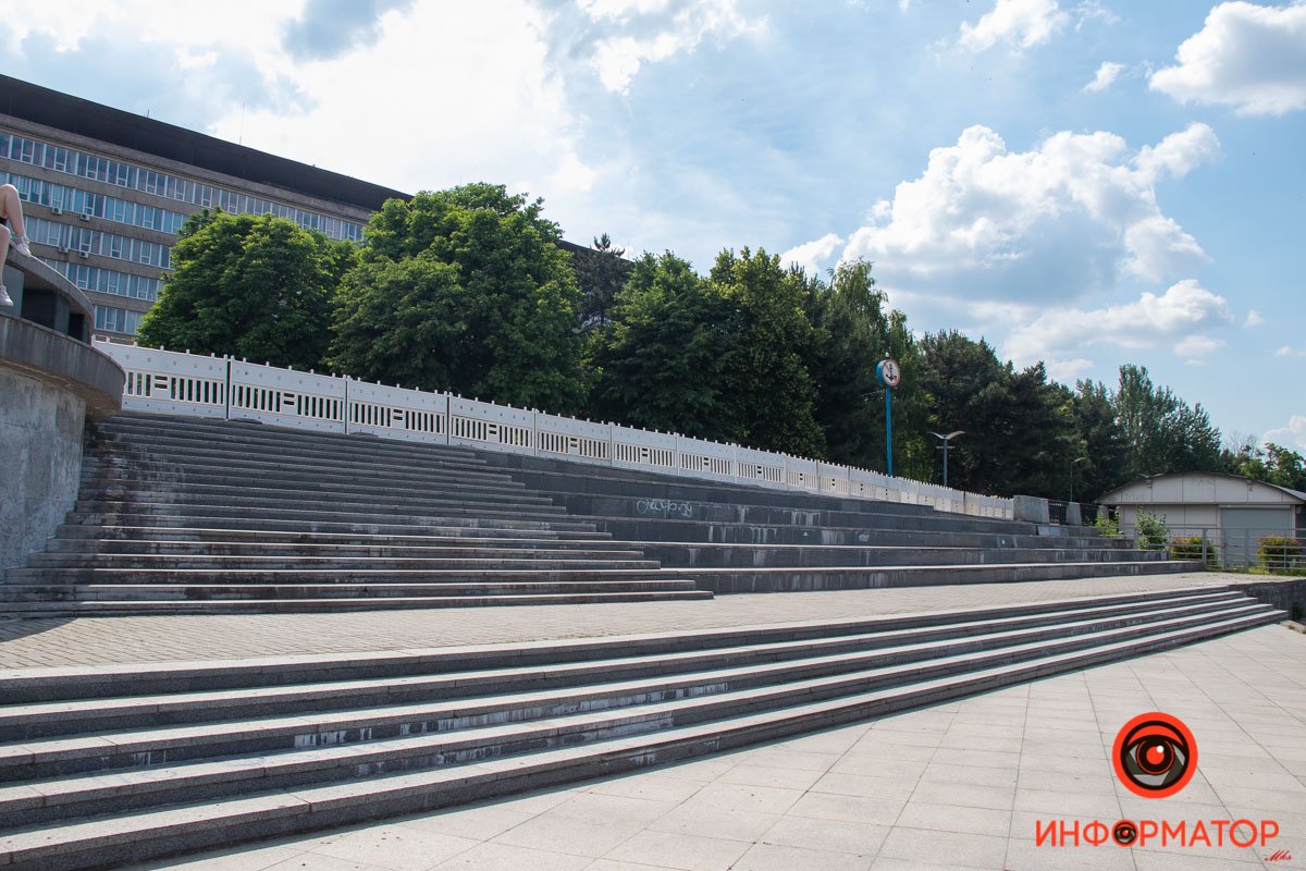 В Днепре от "Поплавка" до Воскресенской перекрыли Набережную Сичеславскую: что произошло 17