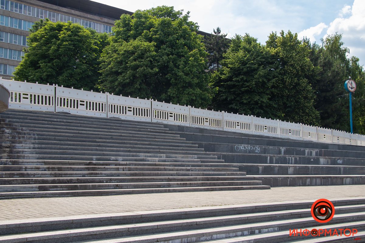В Днепре от "Поплавка" до Воскресенской перекрыли Набережную Сичеславскую: что произошло 18