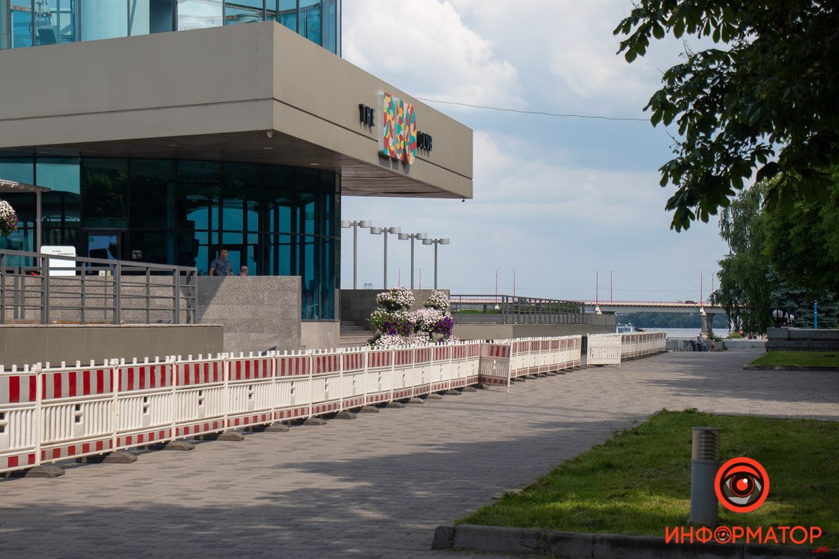 В Днепре от "Поплавка" до Воскресенской перекрыли Набережную Сичеславскую: что произошло 20