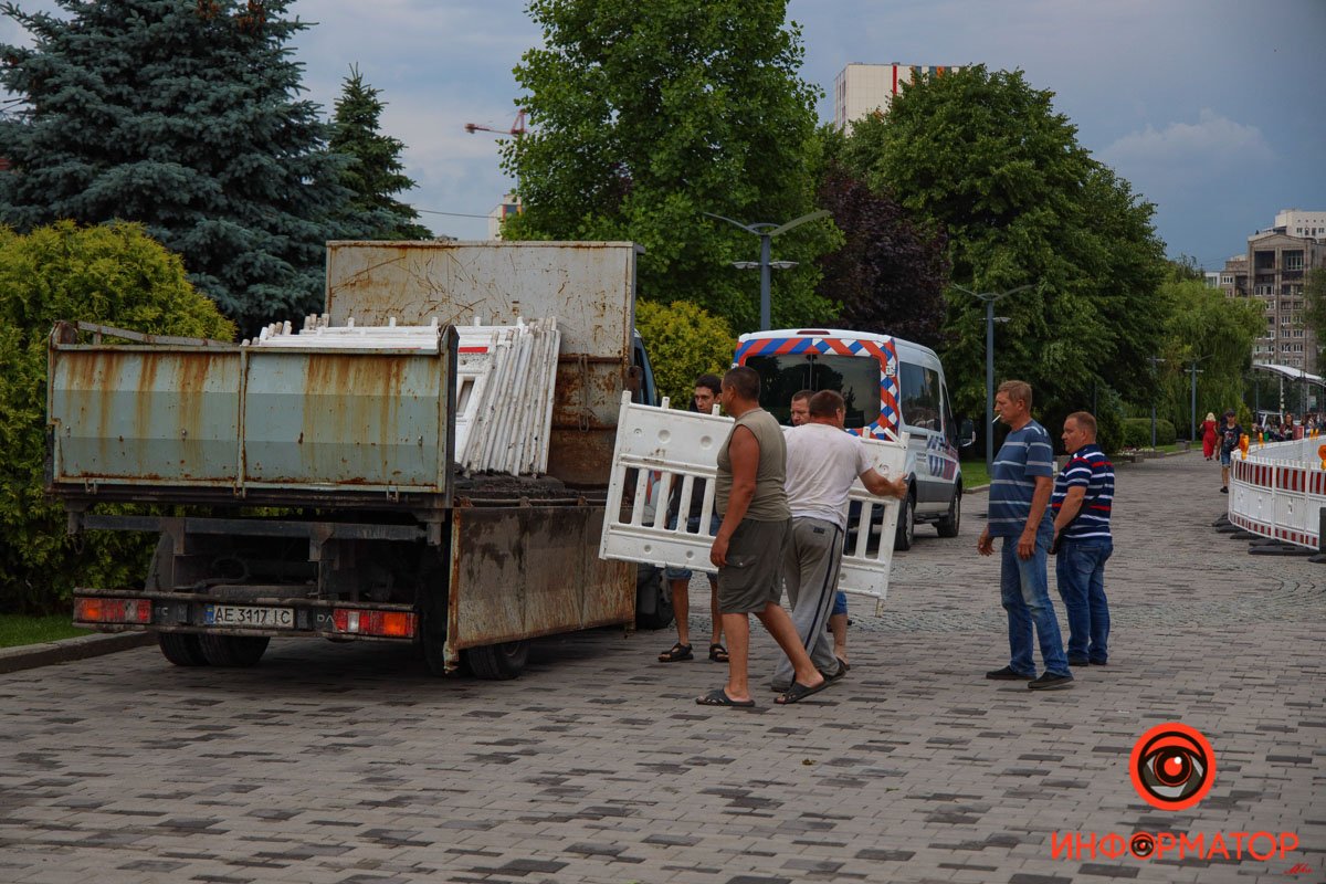 На место прибыли коммунальщики На место прибыли коммунальщики