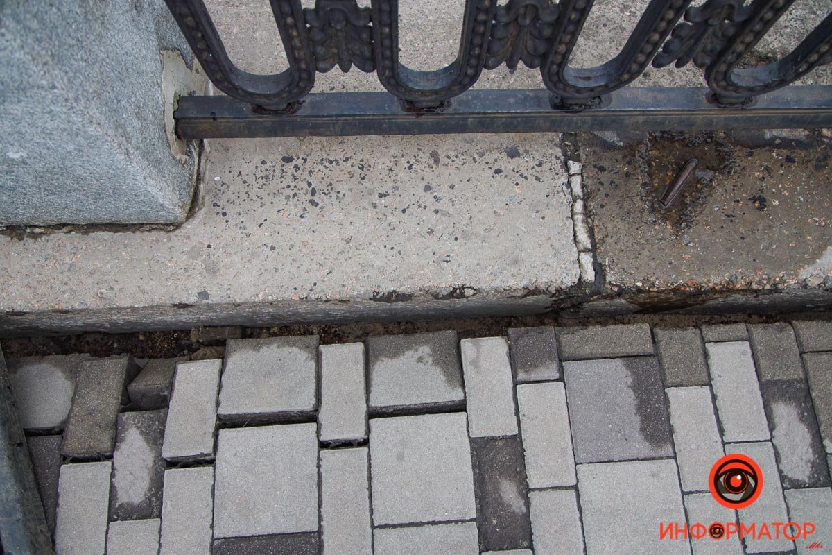 Отстает Отстает