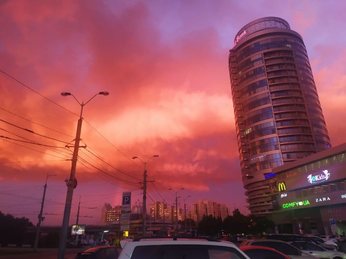 Над цирком и заездом на Новый мост