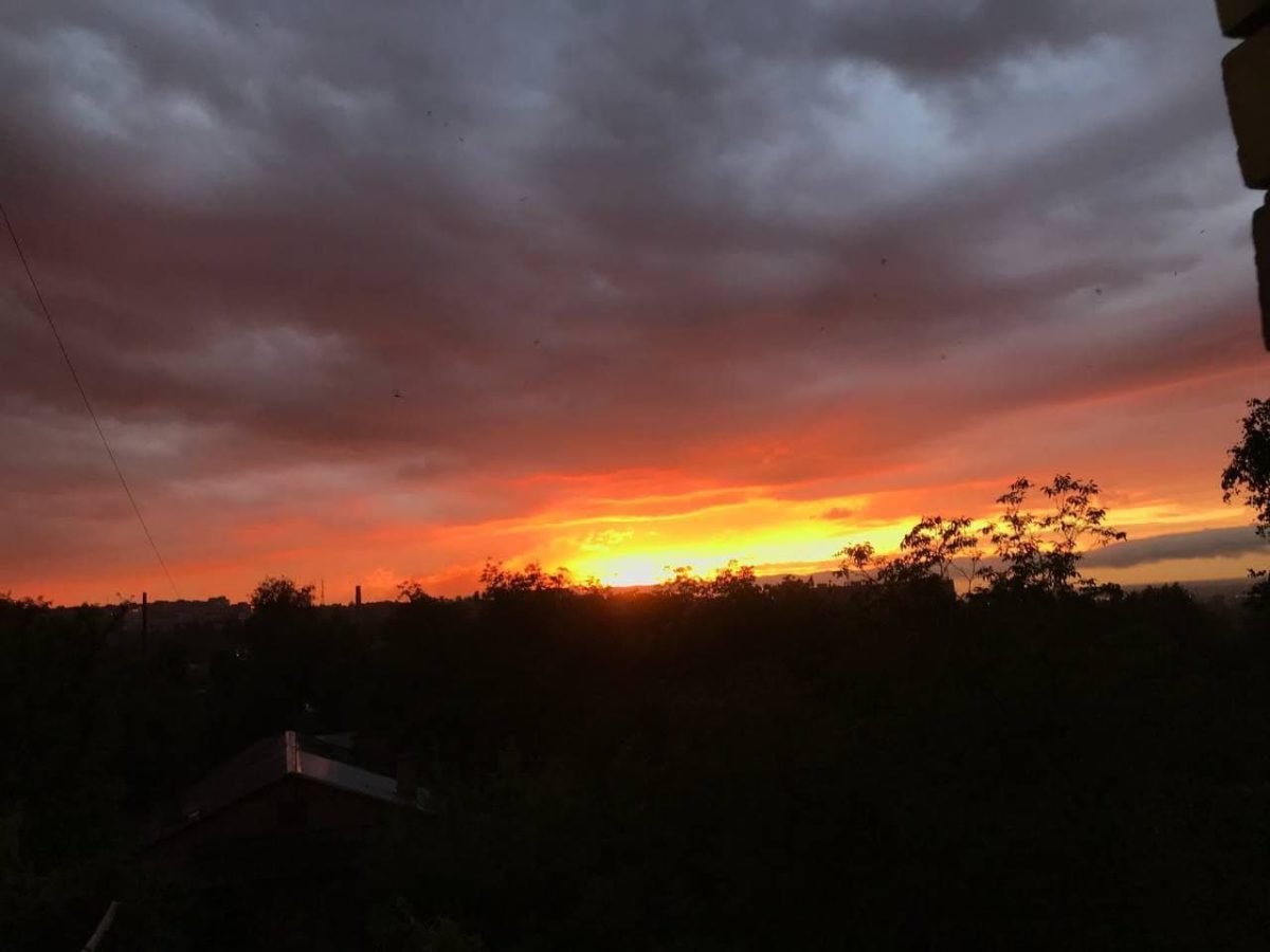 Тонкая полоса заката