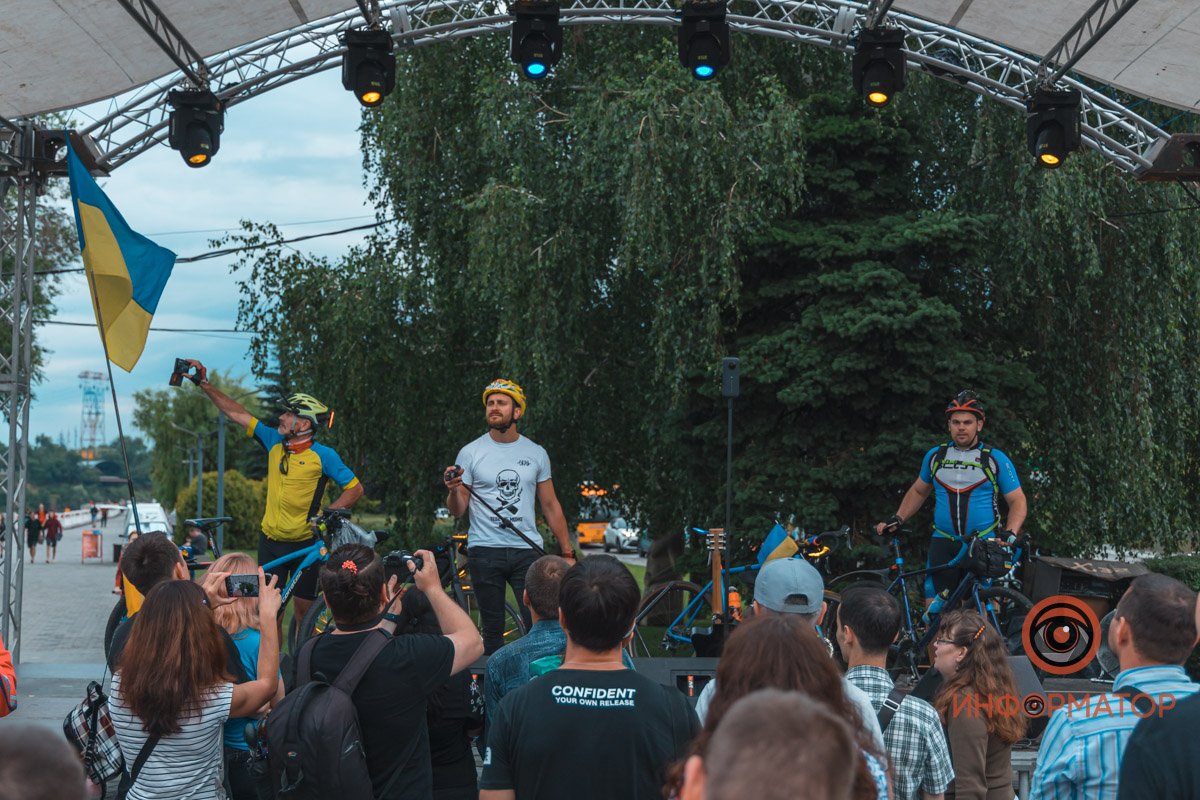 В желто-синих тонах