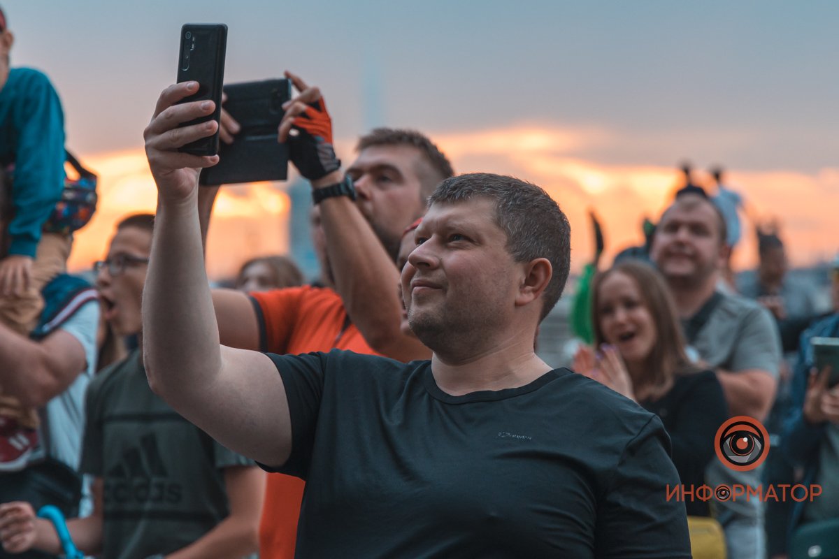 А позади "прячется" шикарный закат