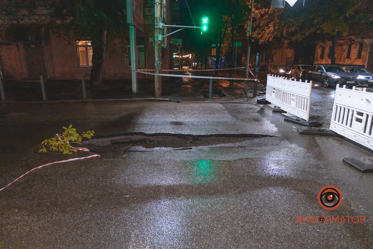 Провал асфальта на Старокозацкой