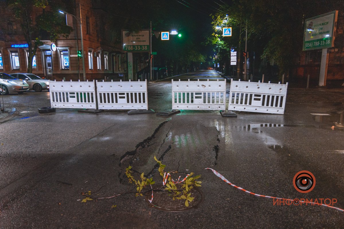 Яма достигает нескольких метров в длину