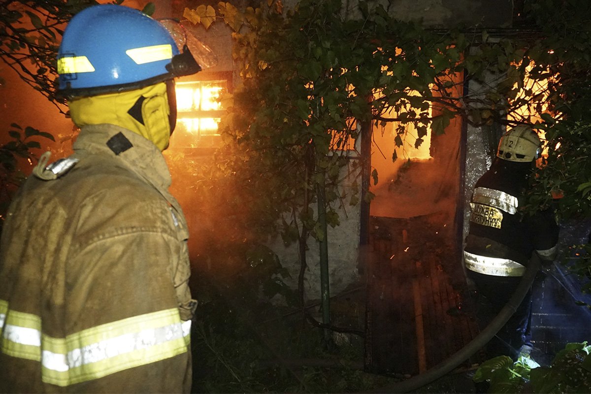 Сгорел одноэтажный дачный дом Сгорел одноэтажный дачный дом