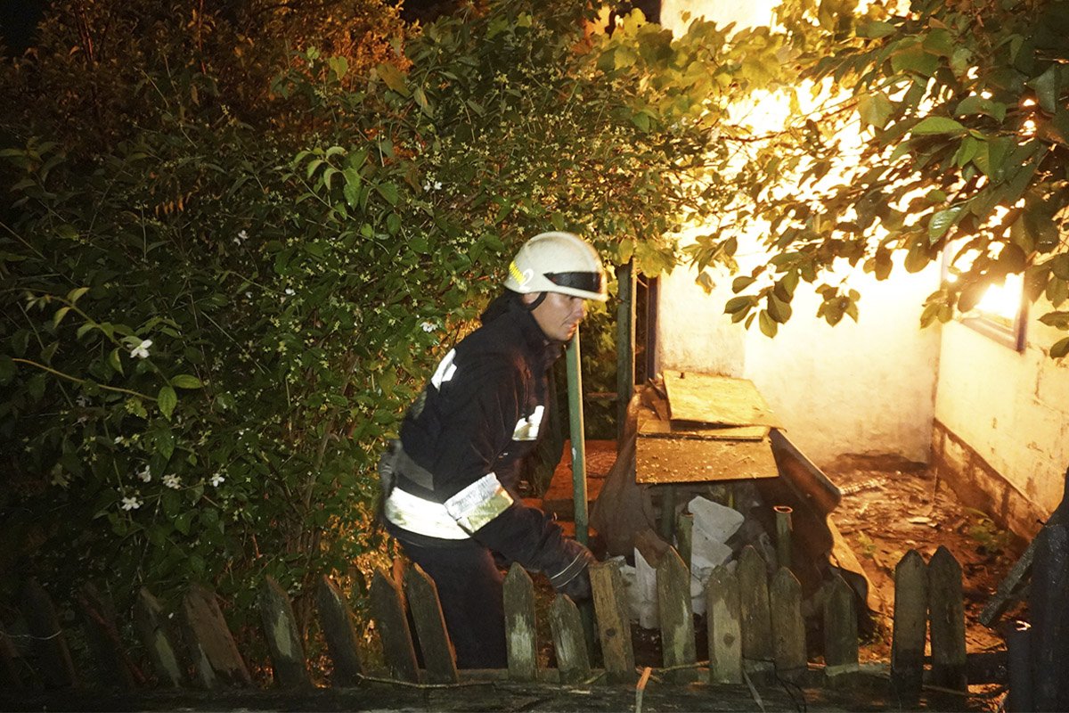 Площадь возгорания составила 30 квадратных метров Площадь возгорания составила 30 квадратных метров