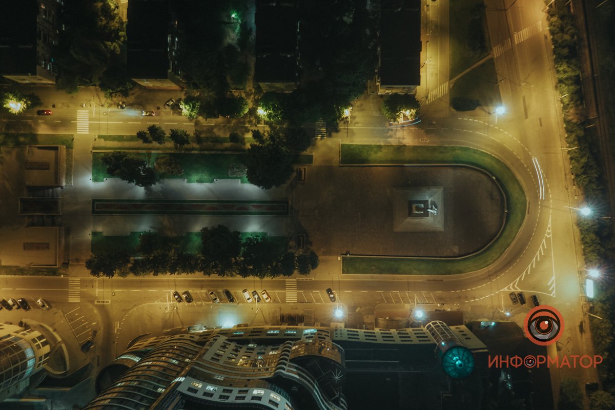 Проспект Яворницкого, памятник Славы Проспект Яворницкого, памятник Славы