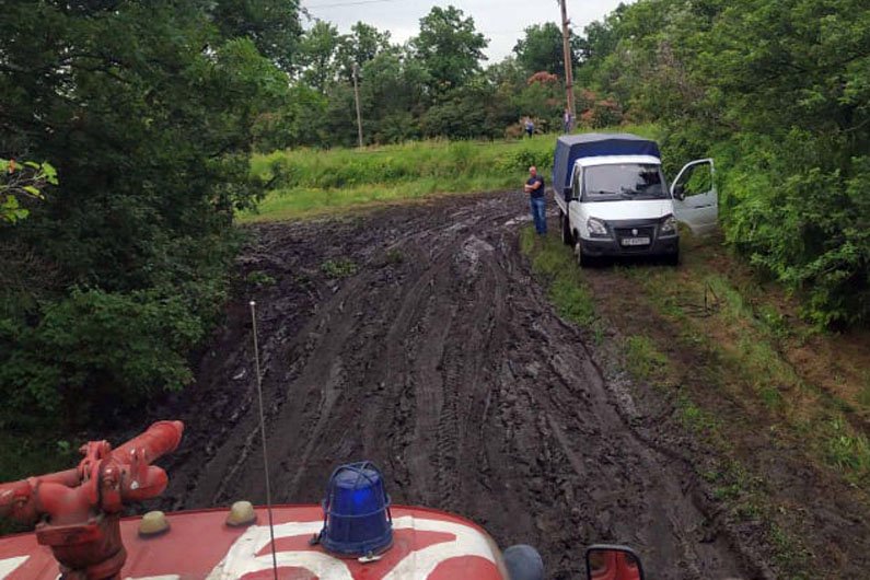 Происшествие случилось на трассе Знамянка-Луганск-Изварино Происшествие случилось на трассе Знамянка-Луганск-Изварино