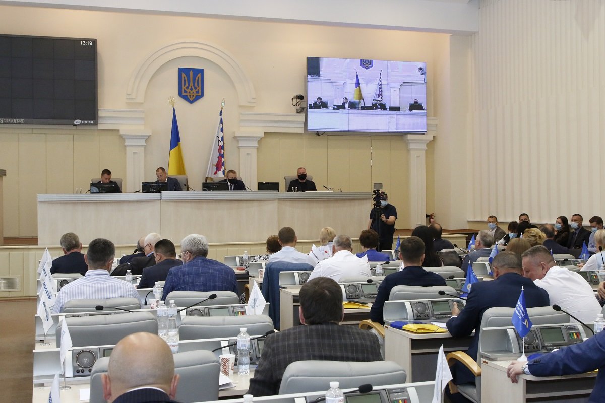 Бойцам в театры бесплатно, реконструкция больницы Мечникова, строительство новых школ и садиков: как прошла шестая сессия Днепропетровского облсовета 3