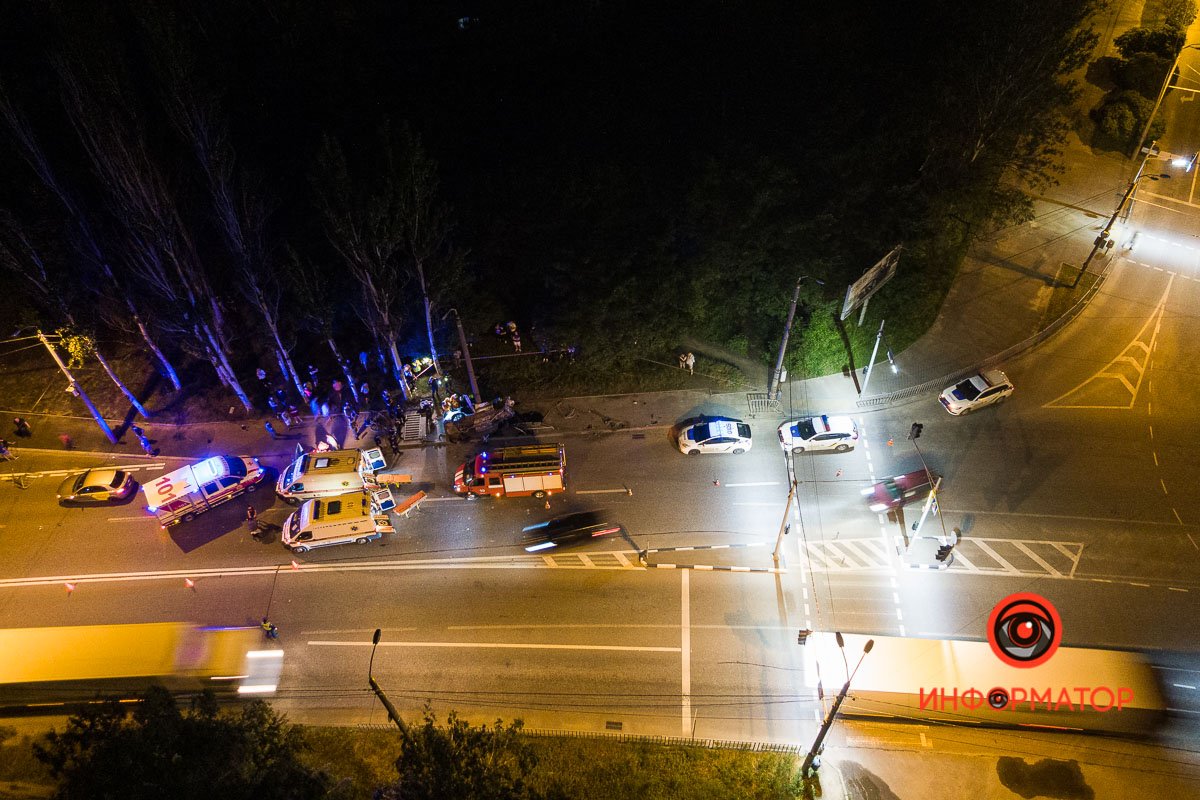 В салоне авто находились 4 человека