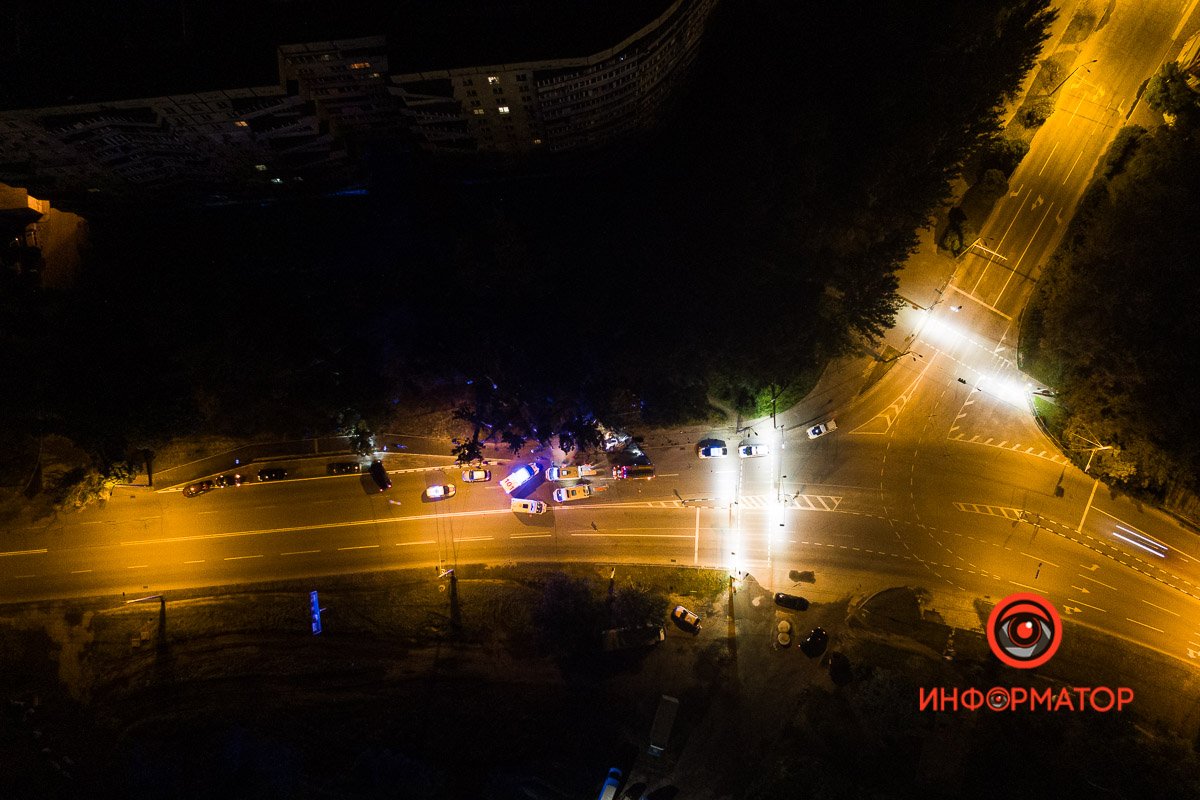 Пассажира из авто смогли достать спустя полчаса