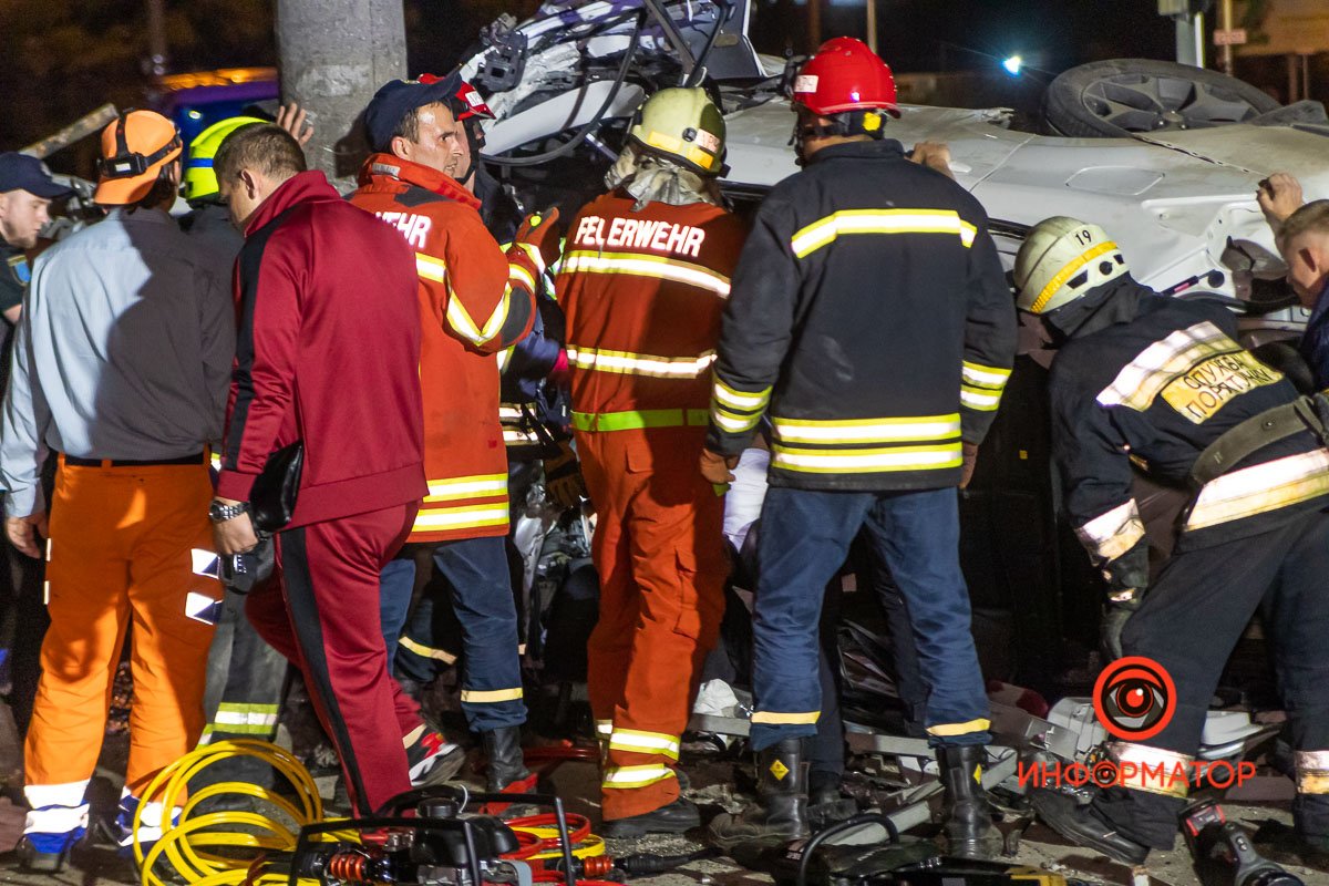 На помощь съехались медики, полиция и спасатели