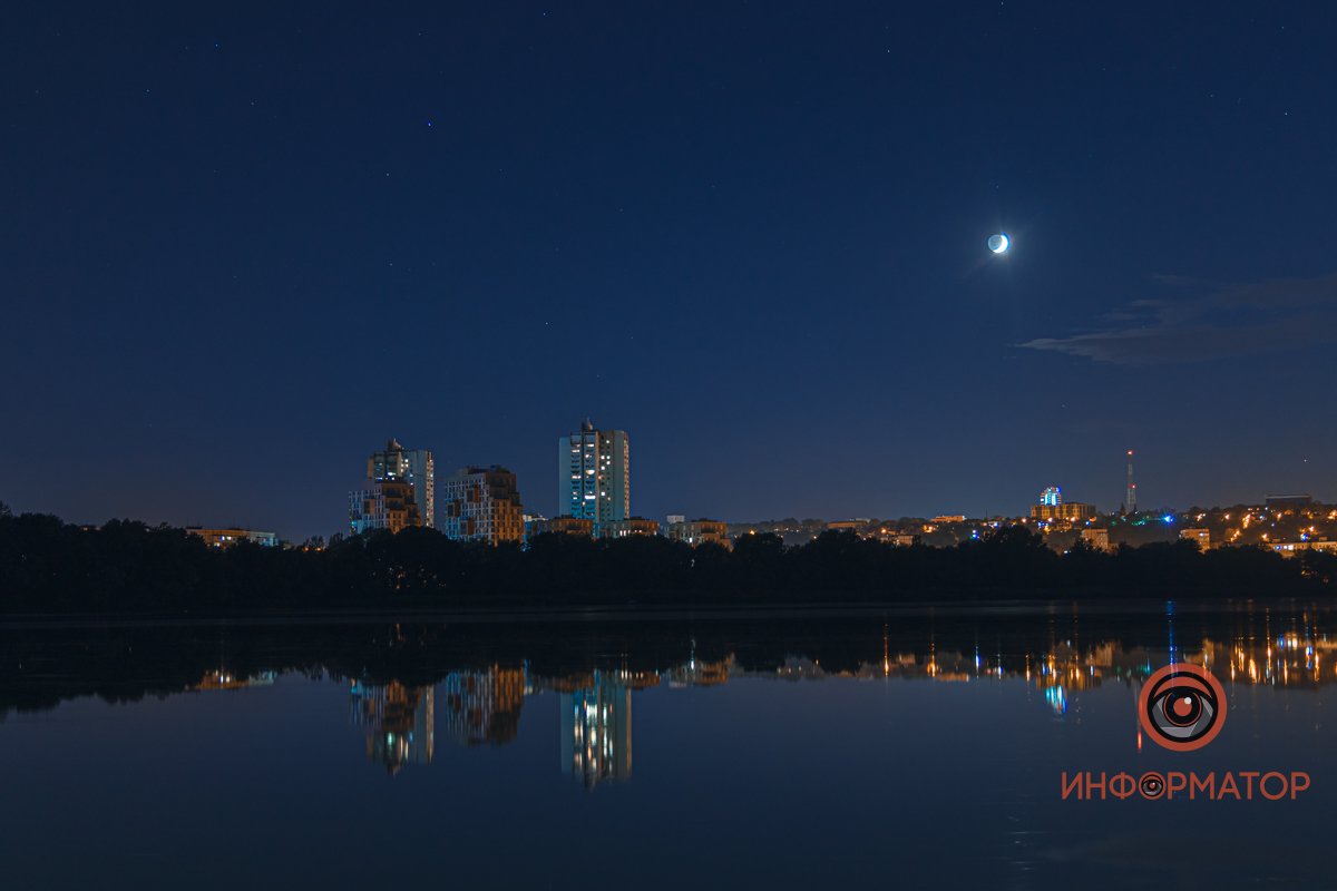 Под Луной Под Луной