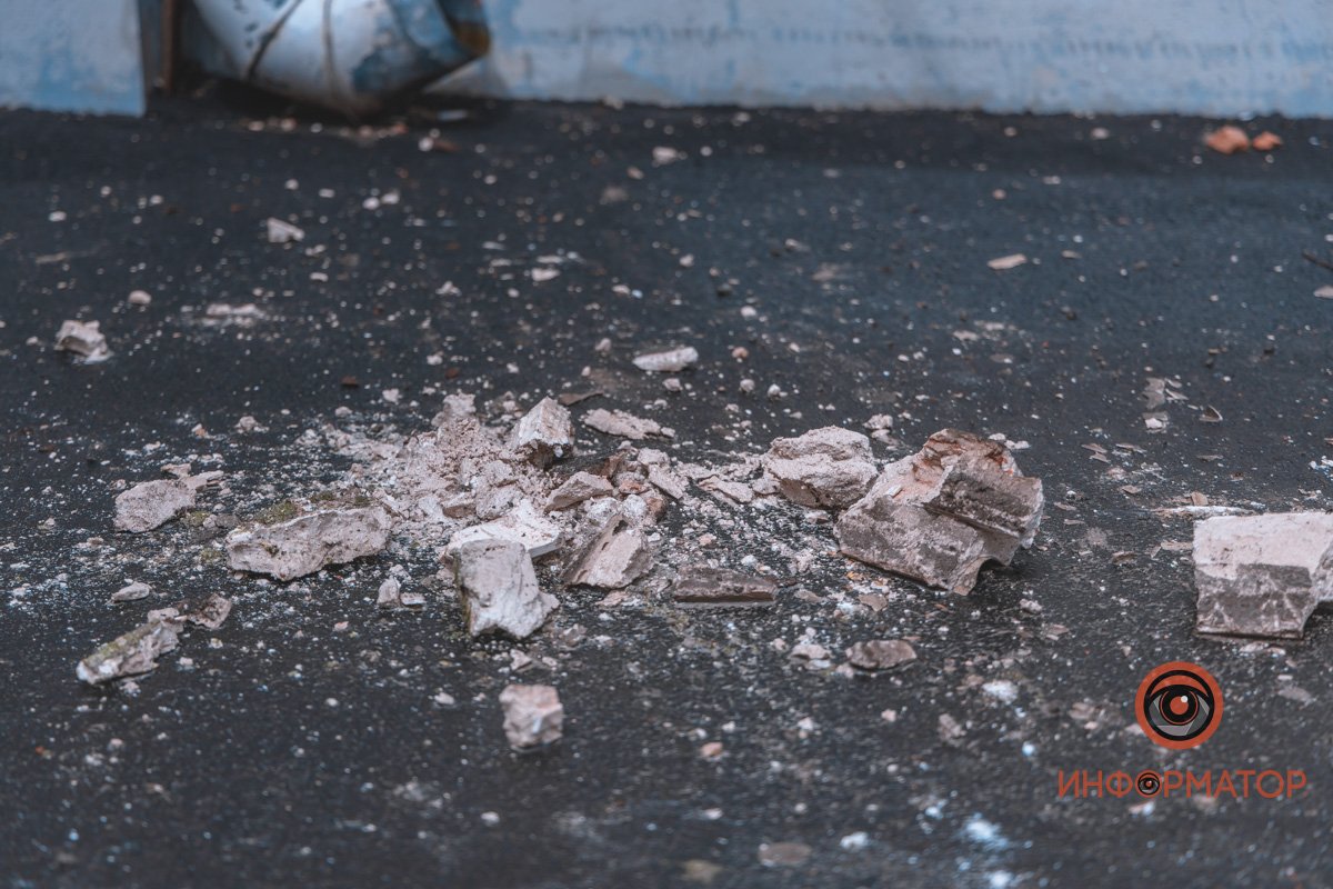 В Днепре на Гончара рушится фасад здания 2