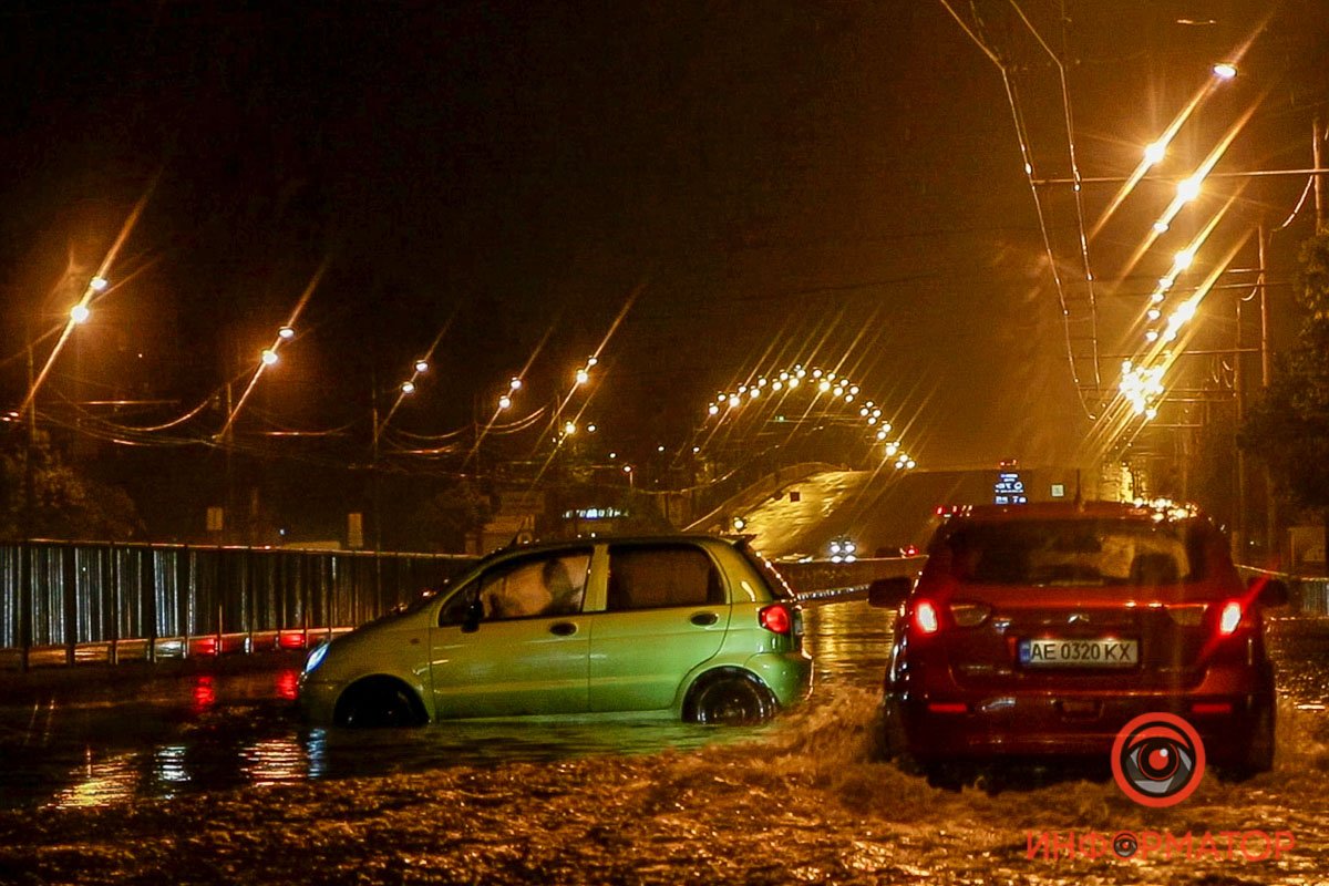 Тонет Слобожанский проспект Тонет Слобожанский проспект