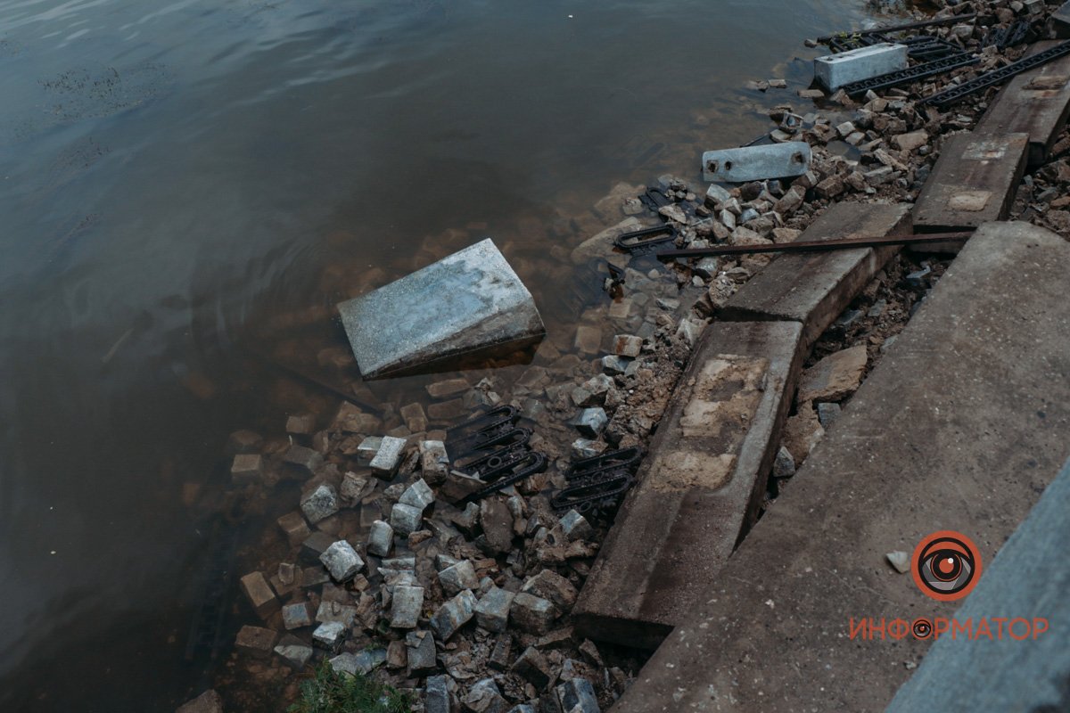 Обвал случился в районе Монастырского острова  Обвал случился в районе Монастырского острова