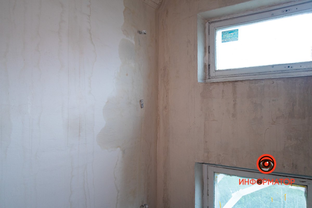 Вода стекала по стенам Вода стекала по стенам