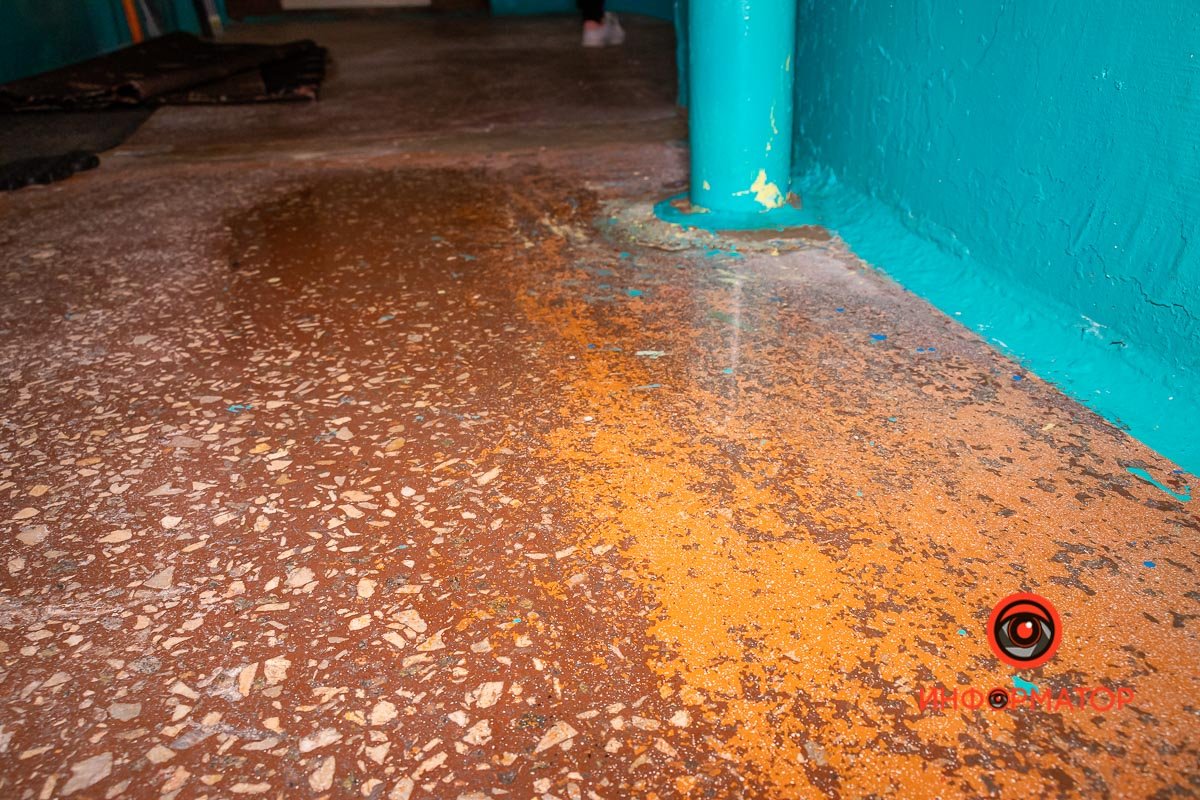 Вода на полу Вода на полу