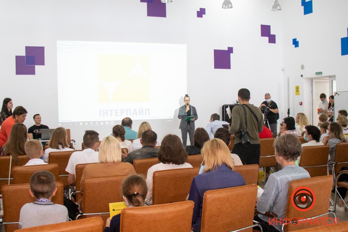 Ребята присылали видео не только из Днепра, но и из Кривого Рога, Каменского, Покрова, Желтых Вод, Перещепино и других городов и сел Ребята присылали видео не только из Днепра, но и из Кривого Рога, Каменского, Покрова, Желтых Вод, Перещепино и других городов и сел