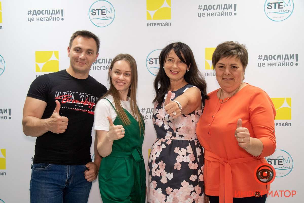 Награждение проходило в дружное и позитивной атмосфере Награждение проходило в дружное и позитивной атмосфере