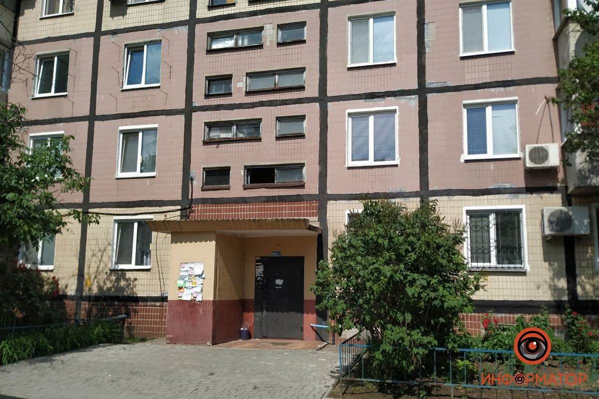 35-летний мужчина выпал с шестого этажа многоэтажки